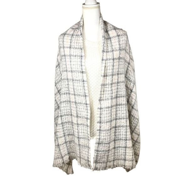 Steve Madden White Gray Pink Soft Plaid Blanket Wrap Scarf One Size - Picture 1 of 8